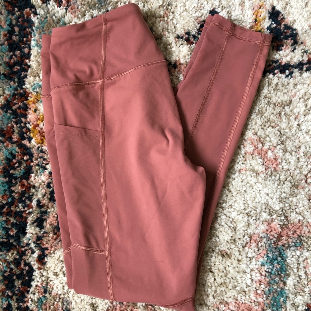 VS Sport salmon colored leggings